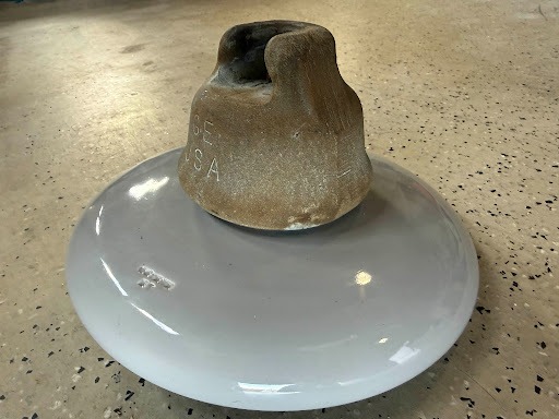 Locke suspension insulator side profile